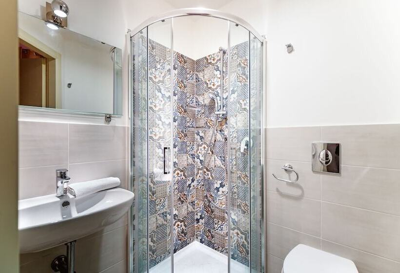 بنسيون Vela Rooms