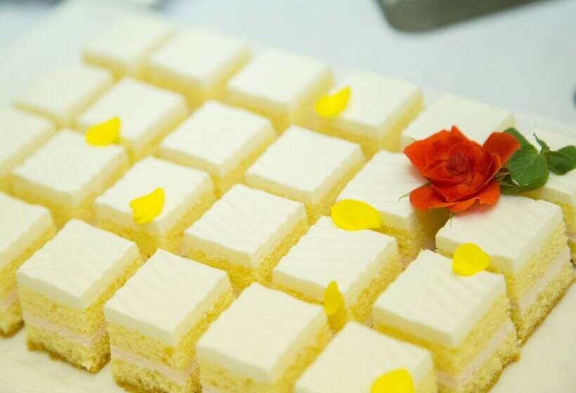 בית מלון כפרי Atami Season