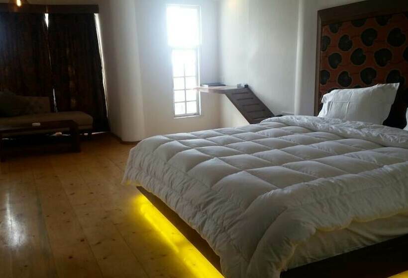 هتل Hillcrest Harmony Gold