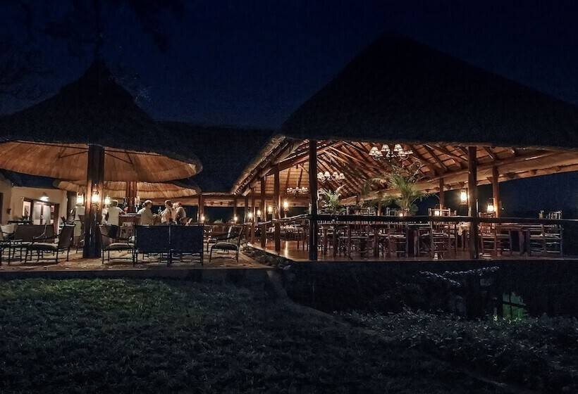 בית מלון כפרי Nyati Safari Lodge