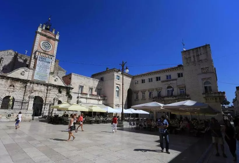 ペンション Central Square Guest House