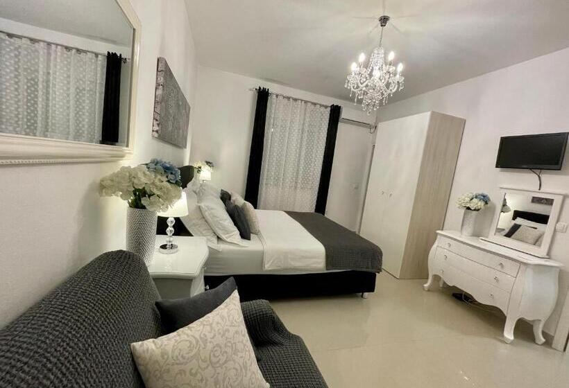 ペンション Central Square Guest House