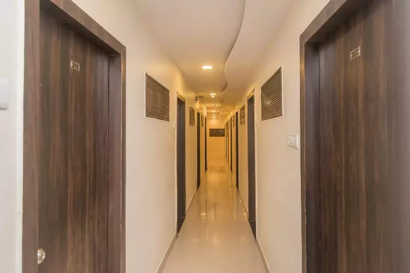 هتل Golden Nest By Oyo Rooms