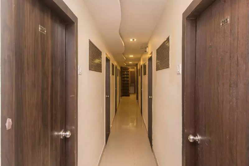 هتل Golden Nest By Oyo Rooms