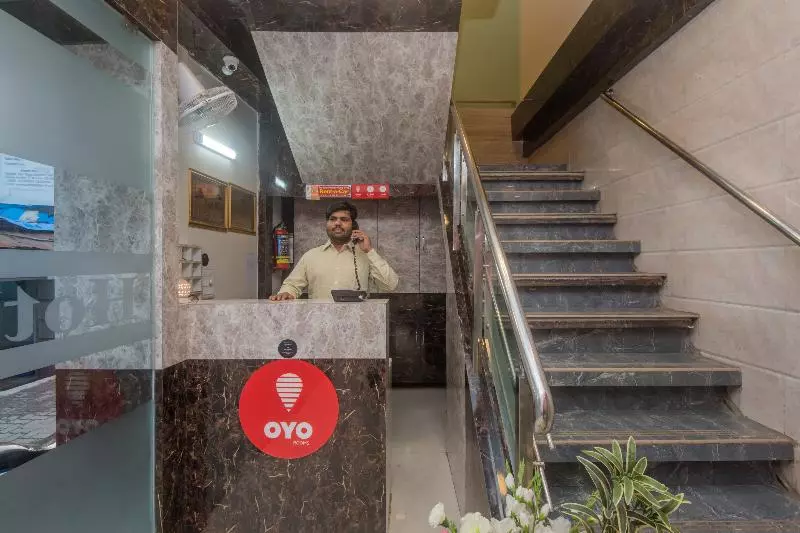 هتل Golden Nest By Oyo Rooms