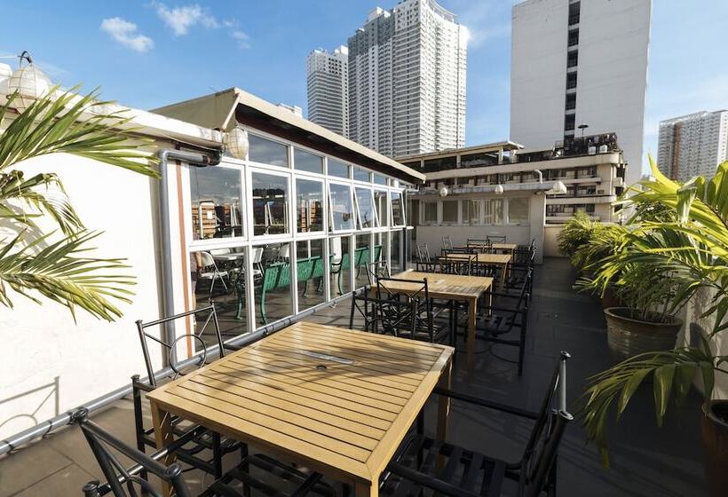 Hotel Reddoorz @ Chino Roces Makati