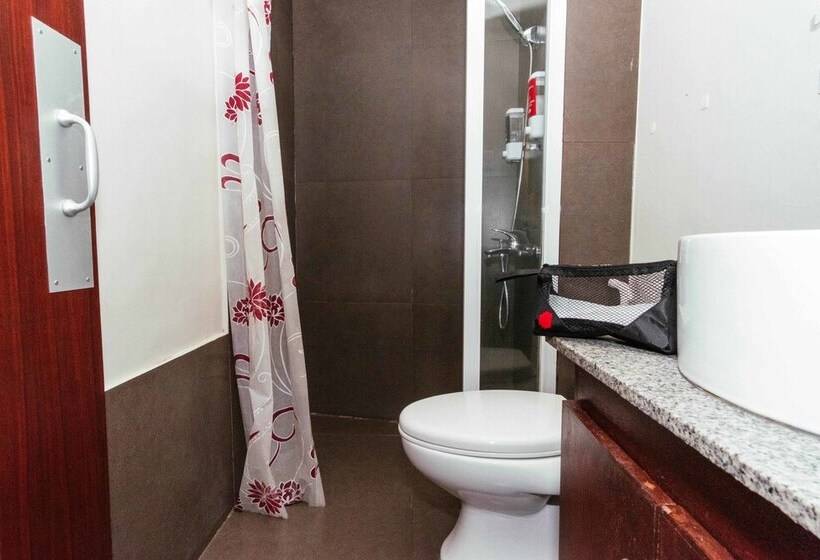 Hotel Reddoorz @ Chino Roces Makati