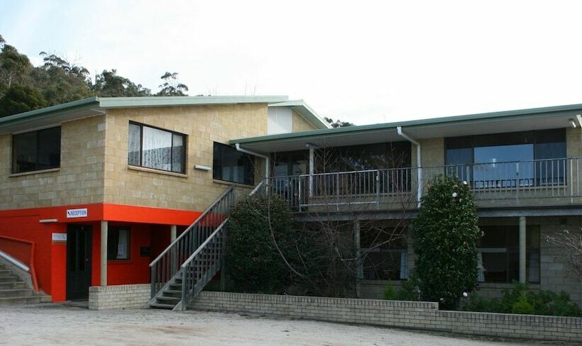 Seaview Holiday Park And  Hostel