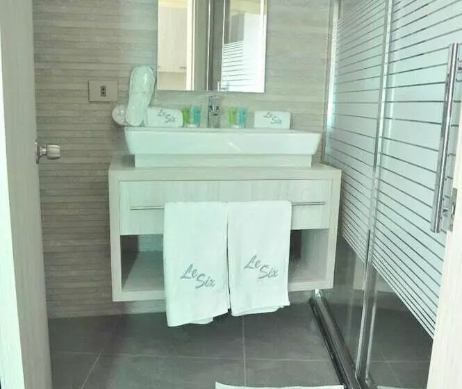 Le Six Hotel And Resort