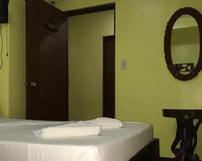 پانسیون Luis Bay Travellers Lodge