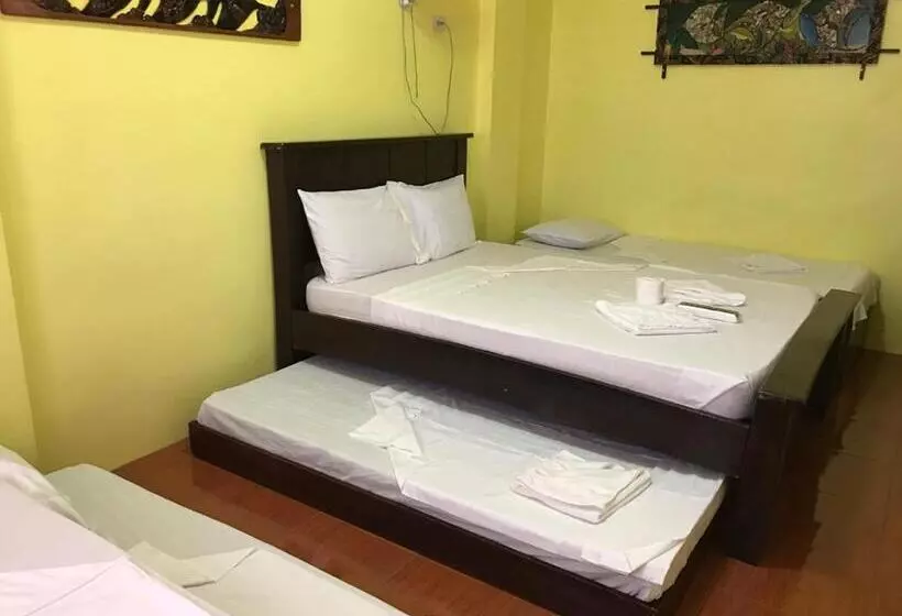 پانسیون Luis Bay Travellers Lodge