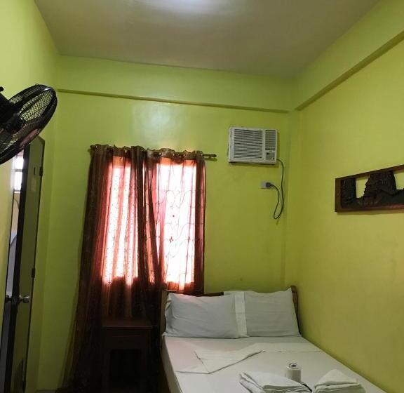 Pension Luis Bay Travellers Lodge