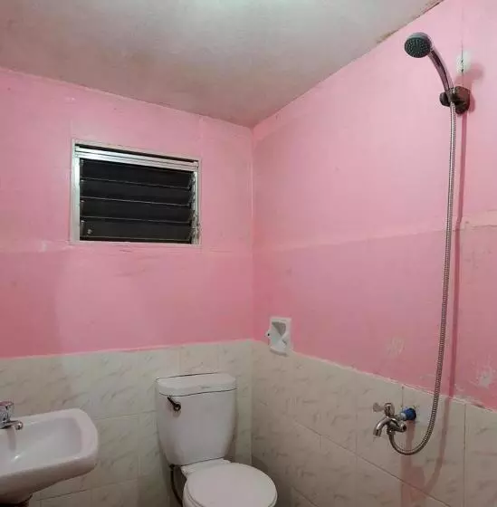 پانسیون Luis Bay Travellers Lodge