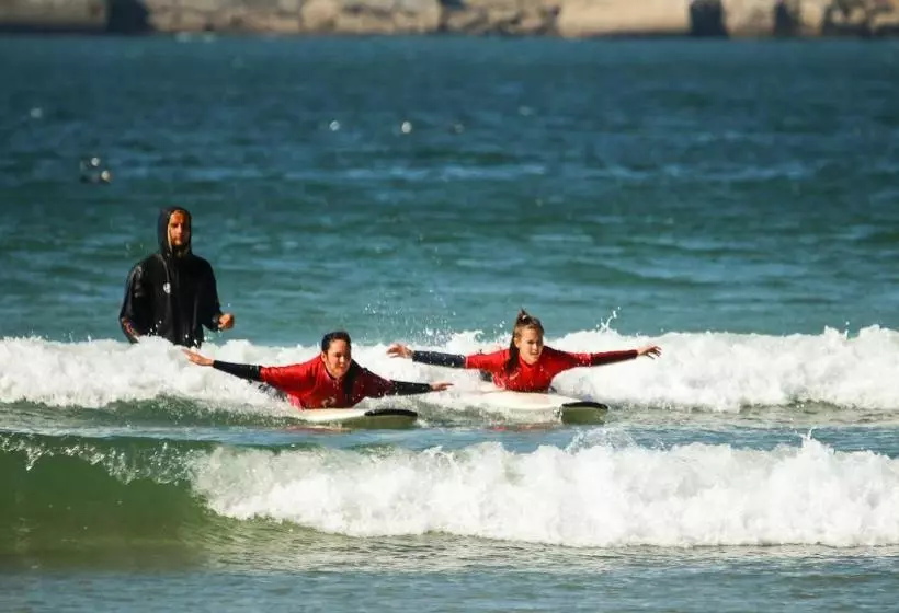 ペンション Surfivor Surf Camp