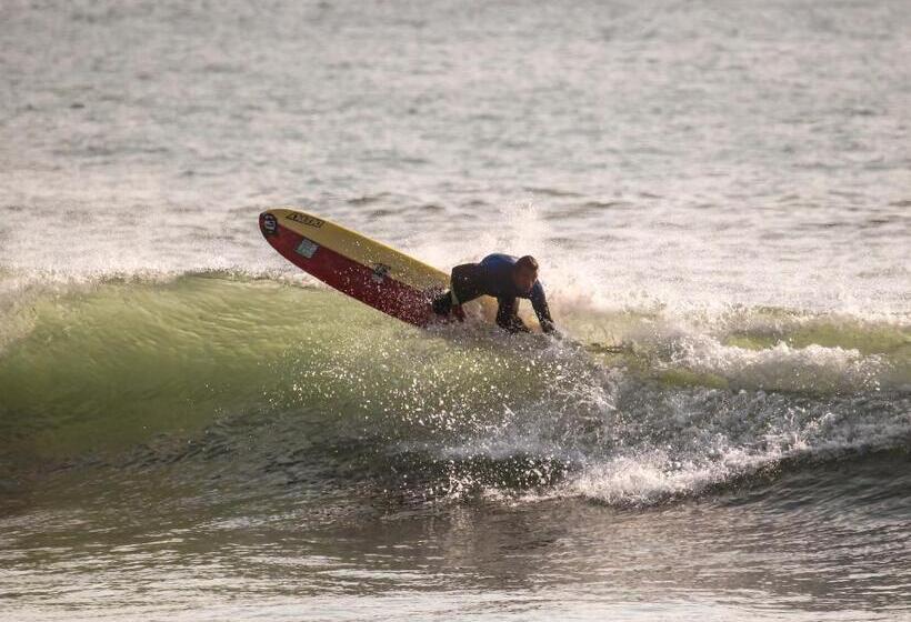 بنسيون Surfivor Surf Camp