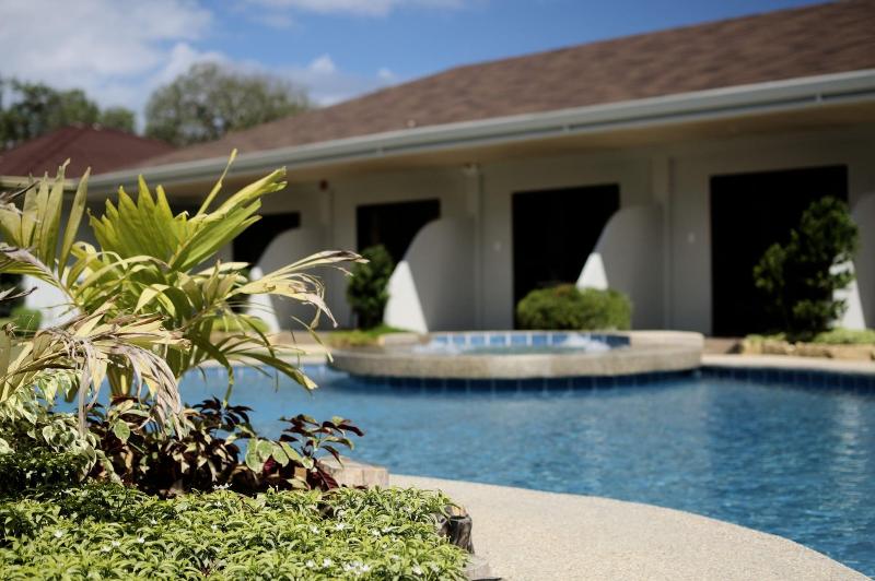 Hotel Alona De Tropicana Resort