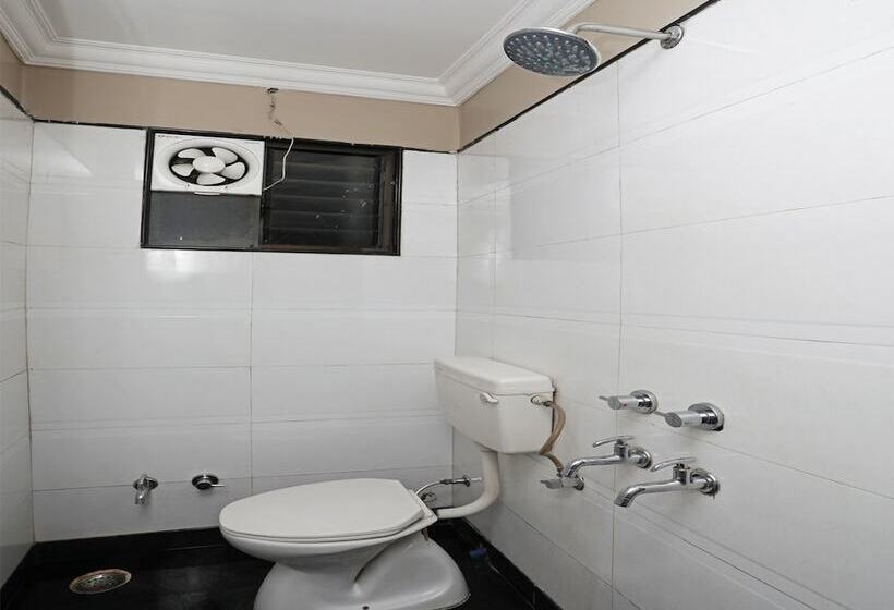 فندق Neeraj By Oyo Rooms