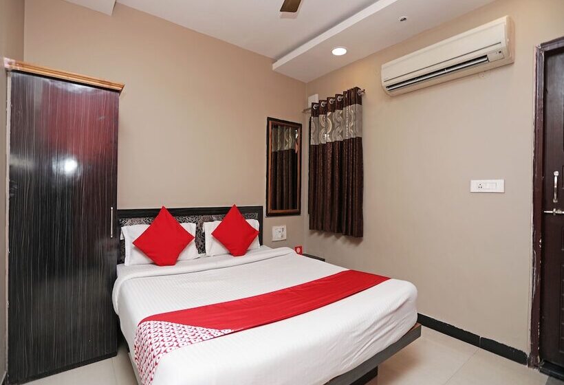 فندق Neeraj By Oyo Rooms