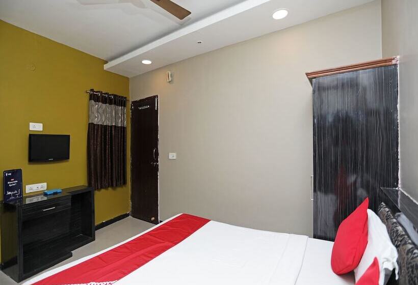 فندق Neeraj By Oyo Rooms