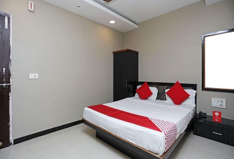فندق Neeraj By Oyo Rooms