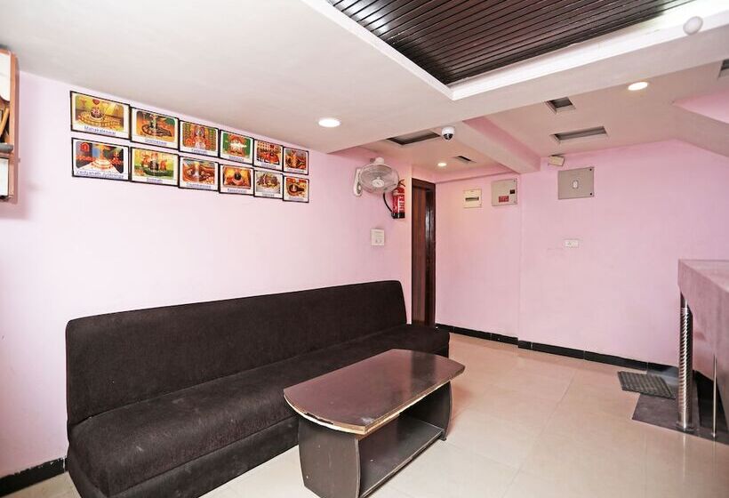 فندق Neeraj By Oyo Rooms