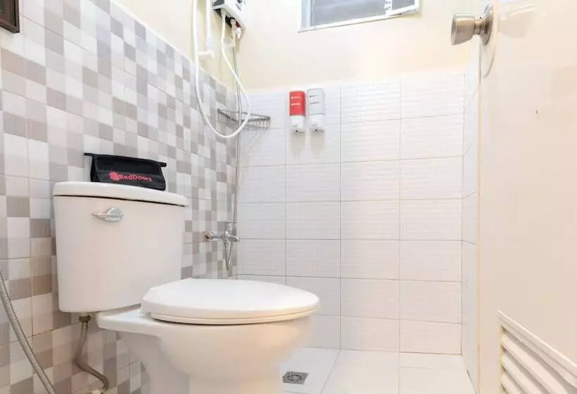 هتل Reddoorz Near Pnr Espana Station