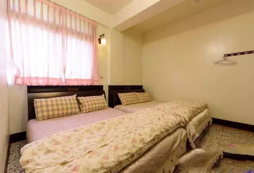 پانسیون Plum Inn 2