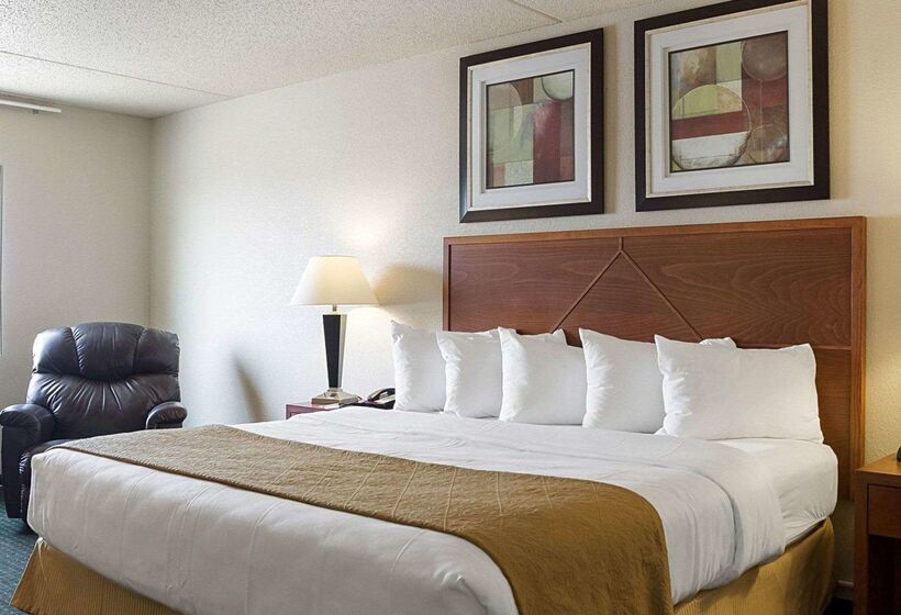 هتل Baymont By Wyndham Jamestown Conference Center & Water Park