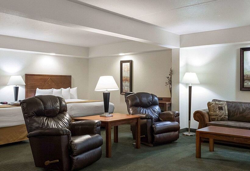 هتل Baymont By Wyndham Jamestown Conference Center & Water Park