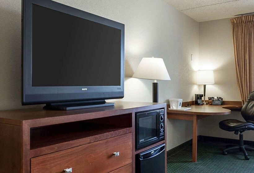 هتل Baymont By Wyndham Jamestown Conference Center & Water Park