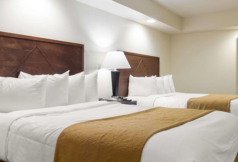 هتل Baymont By Wyndham Jamestown Conference Center & Water Park