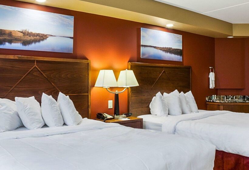 هتل Baymont By Wyndham Jamestown Conference Center & Water Park