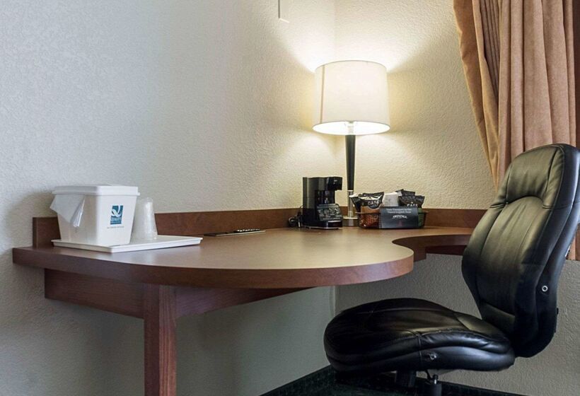 هتل Baymont By Wyndham Jamestown Conference Center & Water Park