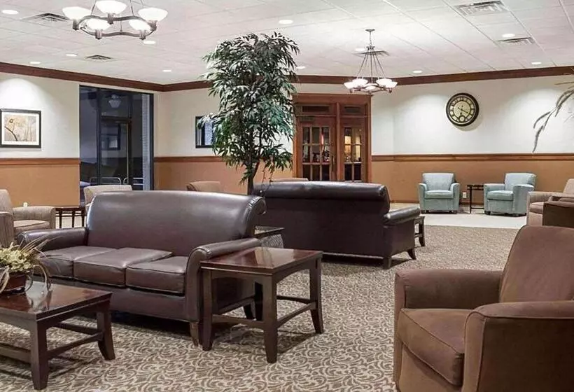 Отель Baymont By Wyndham Jamestown Conference Center & Water Park