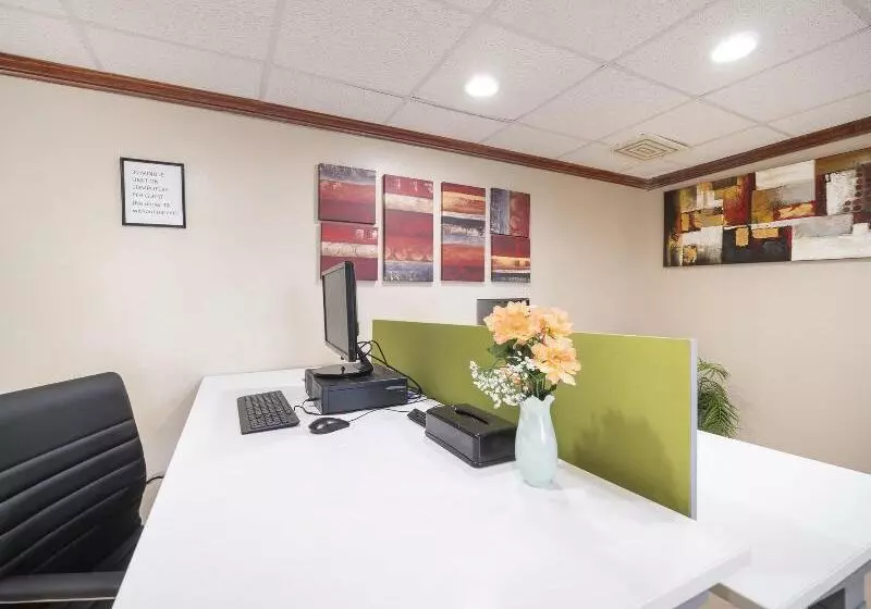 هتل Rodeway Inn Houston North Greenspoint