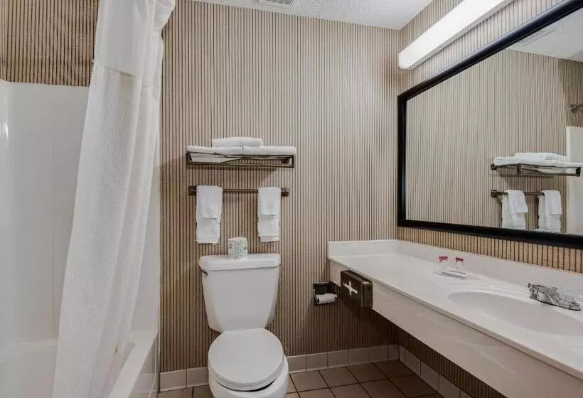 בית מלון כפרי Townsquare Place