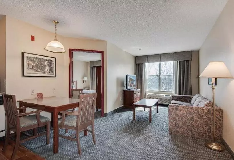 בית מלון כפרי Townsquare Place