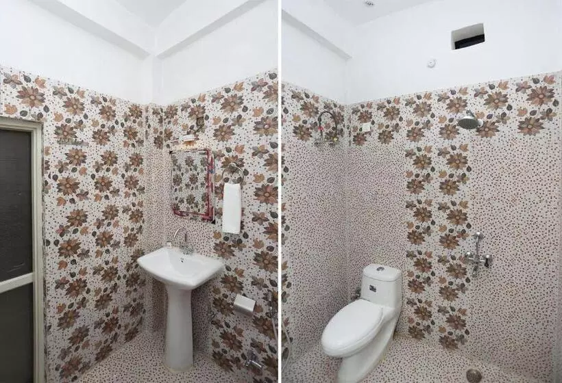 ホテル Super Collection O Sara Grand Near Ram Manohar Lohia Hospital