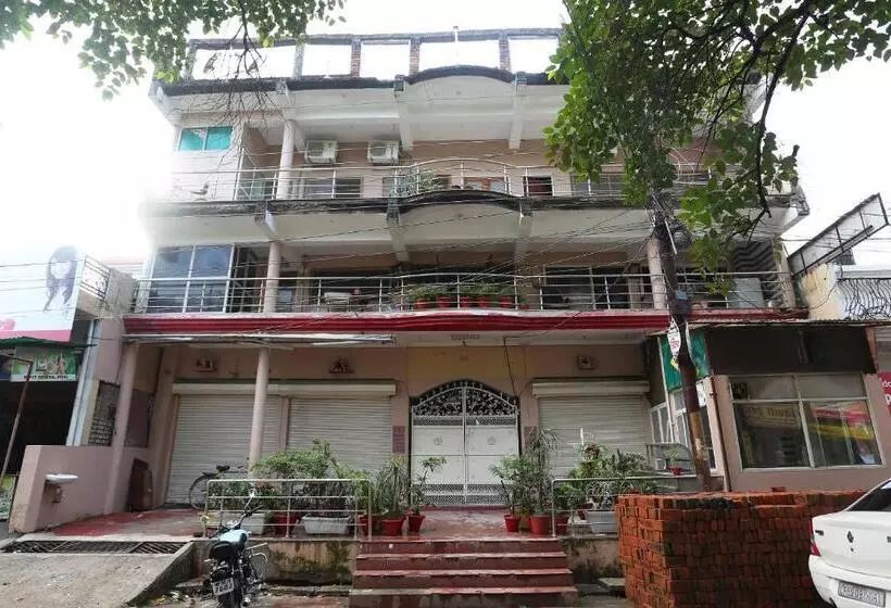 ホテル Super Collection O Sara Grand Near Ram Manohar Lohia Hospital