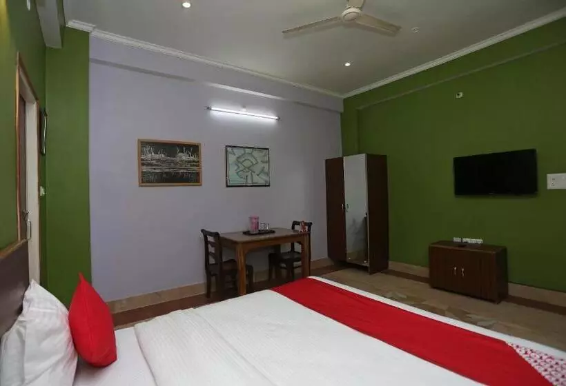 ホテル Super Collection O Sara Grand Near Ram Manohar Lohia Hospital