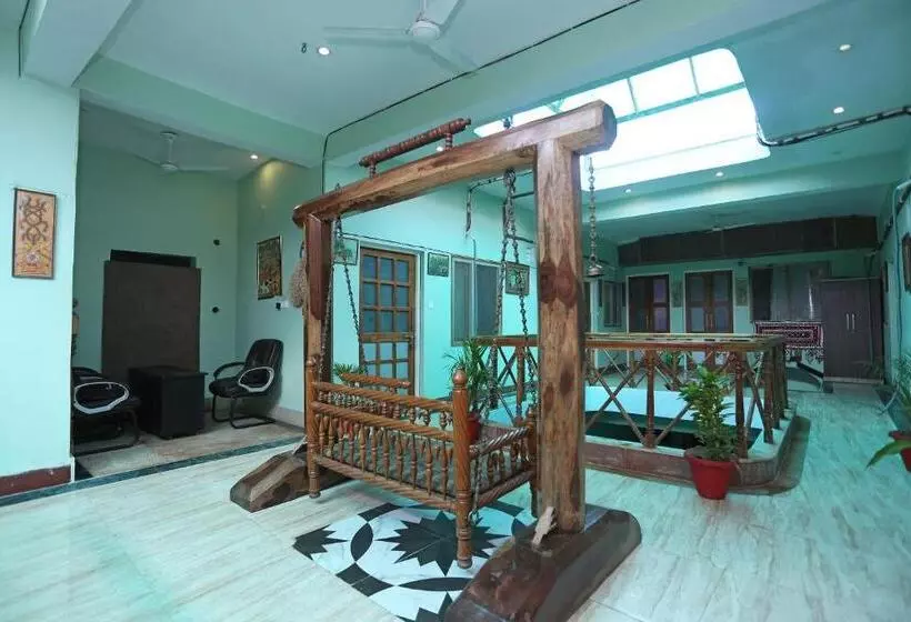 ホテル Super Collection O Sara Grand Near Ram Manohar Lohia Hospital