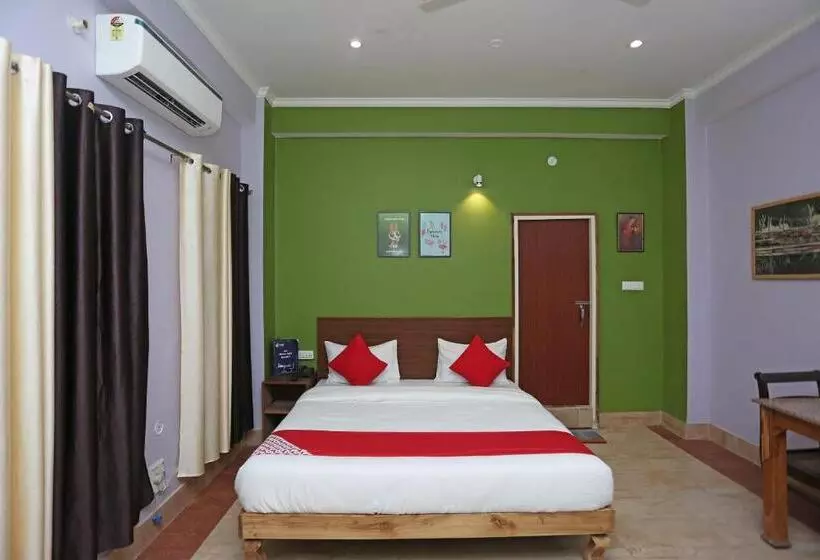 ホテル Super Collection O Sara Grand Near Ram Manohar Lohia Hospital