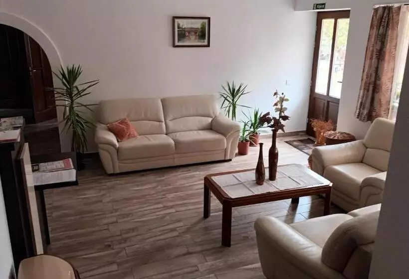 Aamiaismajoitus (B&B) Pavilon Panzió étterem és Pizzéria