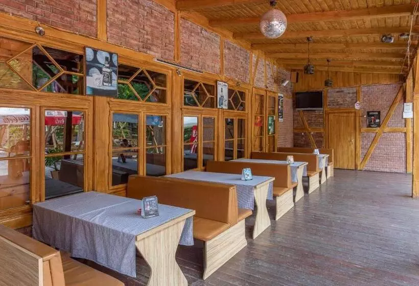 Aamiaismajoitus (B&B) Pavilon Panzió étterem és Pizzéria