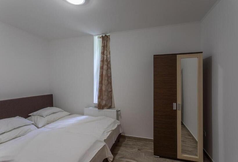 Bed and Breakfast Pavilon Panzió étterem és Pizzéria