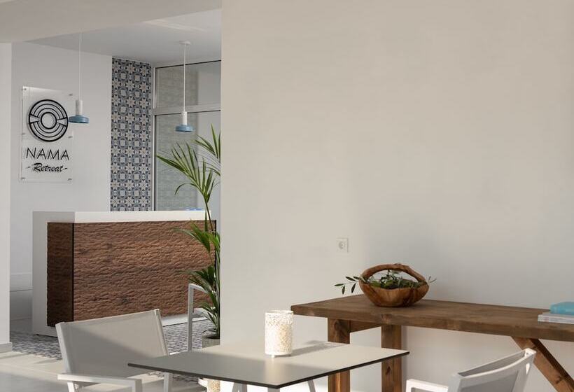 فندق Nama Retreat