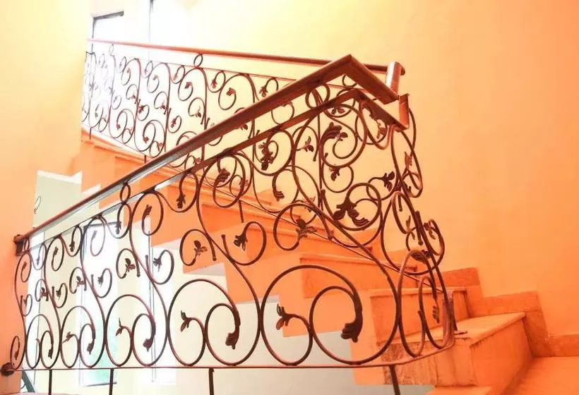 پانسیون Apex Inn Guest House