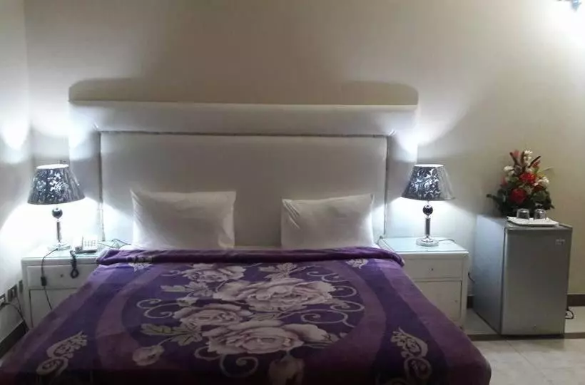 پانسیون Apex Inn Guest House