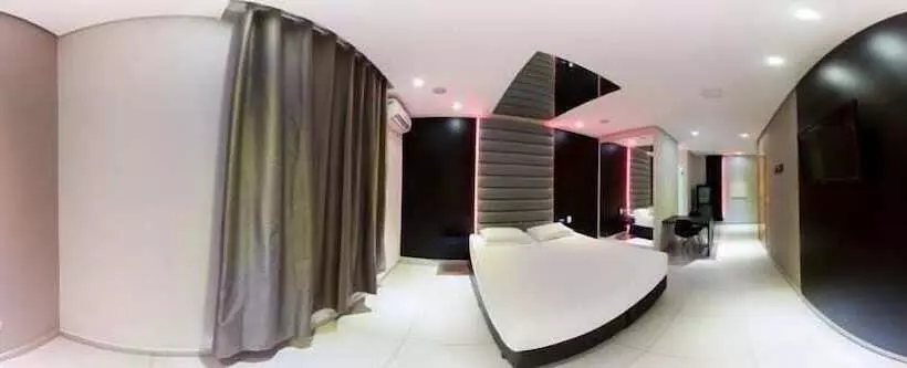 Plaza Motel