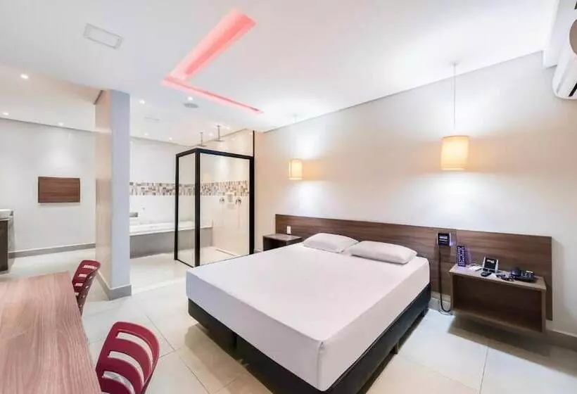 Plaza Motel